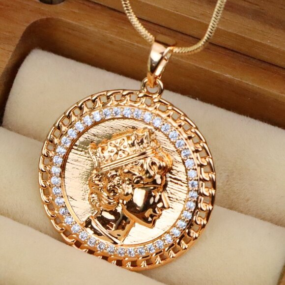 "Rose Gold Coin Pendant with Queen Profile and Iced Border, XPPT1405 - Picture 1 of 13